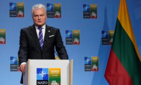 Президент Литвы призвал создать постоянные базы НАТО у границ России