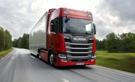 ЛУКОЙЛ запустил производство фирменных моторных масел для грузовиков Scania