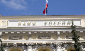 Банк России продлил действие лимита в $1 млн для переводов за границу