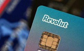Банк Revolut приостановил обслуживание карт в Белоруссии