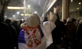 Начало майдану положено: Подоляка прокомментировал беспорядки после выборов в Сербии