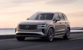 Обновлённый Volvo XC90: косая решётка, более рафинированный салон и прежняя техника